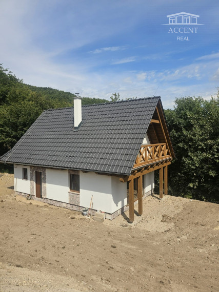 ZNÍŽENÁ CENA -PRÁVE DOKONČENÁ NÁDHERNÁ A ŠTÝLOVÁ  4-IZBOVÁ CHATA V ŠTANDARDE S VEĽKÝM POZEMKOM A KRÁSNYM VÝHĽADOM  V MALEBNOM PROSTREDÍ