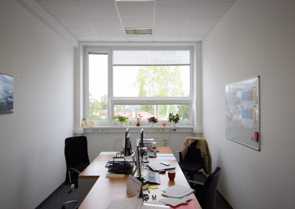 OBCHODNÉ PRIESTORY S VÝKLADOM A S KANCELÁRIAMI NA FREKVENTOVANEJ ULICI (173 m2) IVANSKÁ CESTA